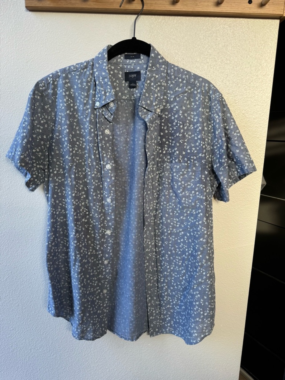 J. Crew Men's Blue Short-Sleeve Button-Down with Floral Print Size Small